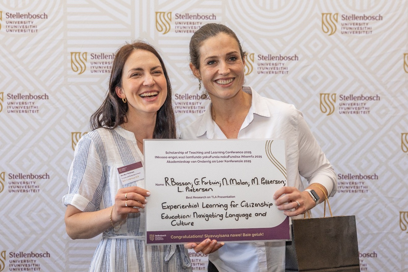 Award winners of the "Best Research on TLA Paper"