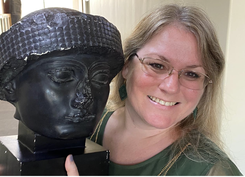 Dr Renate van Dijk-Coombes with an ancient western-Asian statue bust