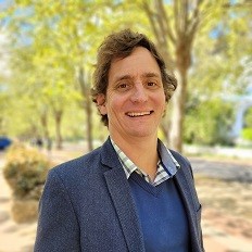 Headshot of Prof. Bjorn von der Heyden