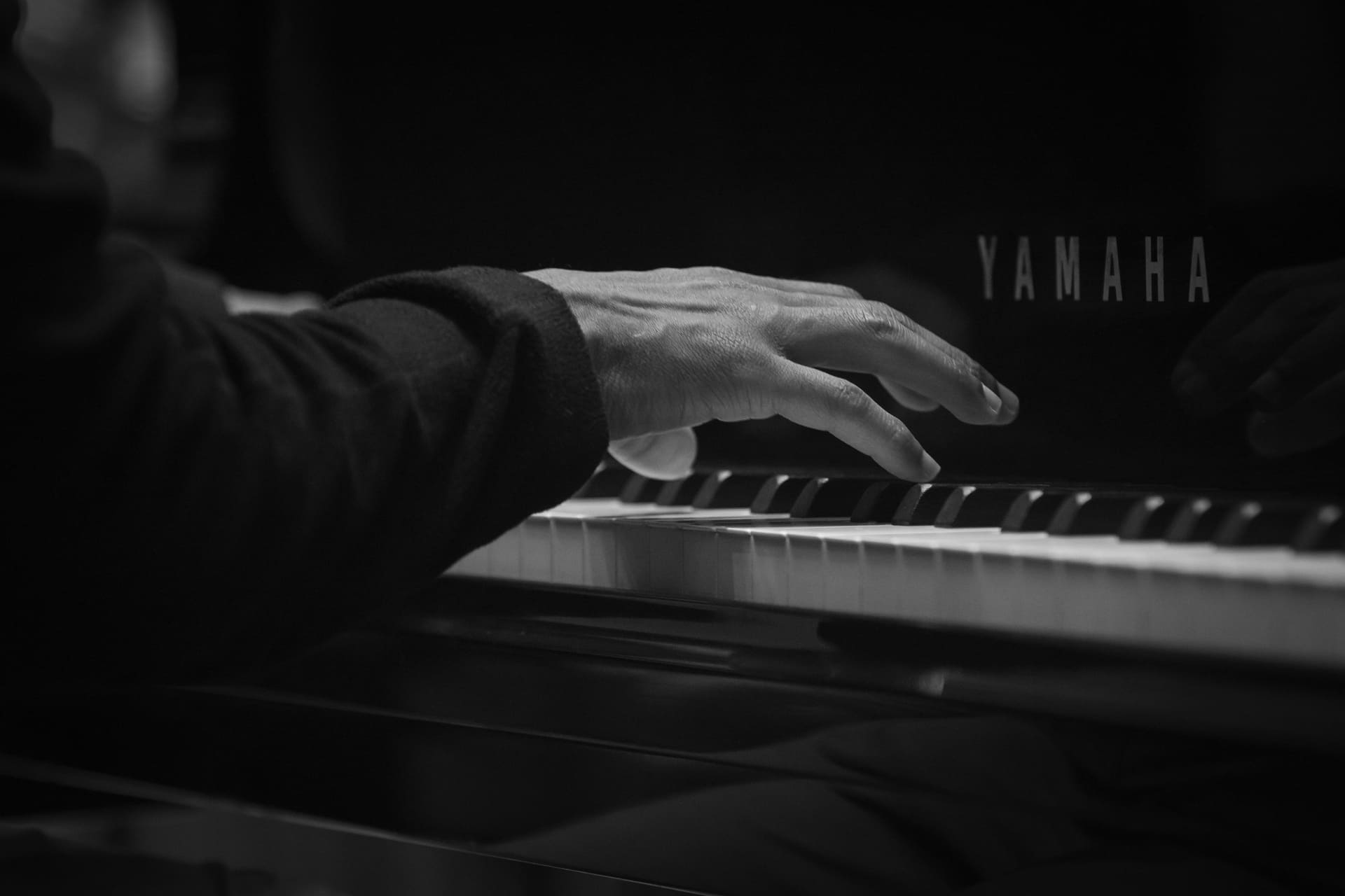 piano hand