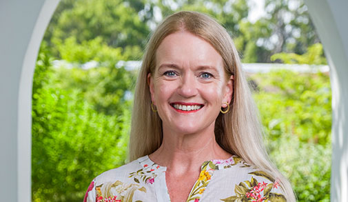 Dr Ronel Retief
