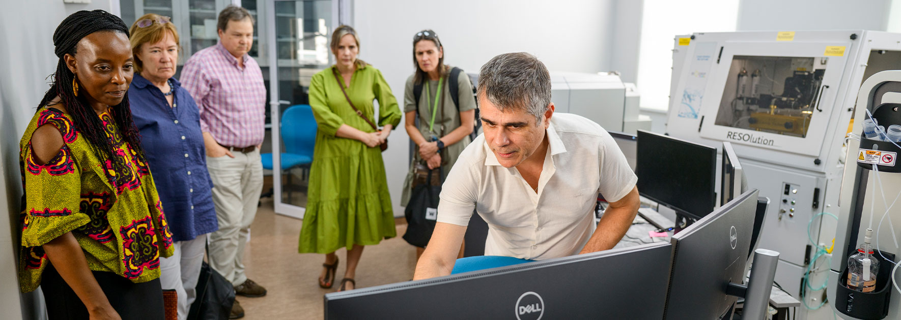 A buzz of anticipation filled the Chamber of Mines Building at Stellenbosch University’s (SU) Department of Earth Sciences as students, academics and industry delegates recently gathered for the launch of a powerful new scientific instrument – one that promises to transform research across the physical and earth sciences. 