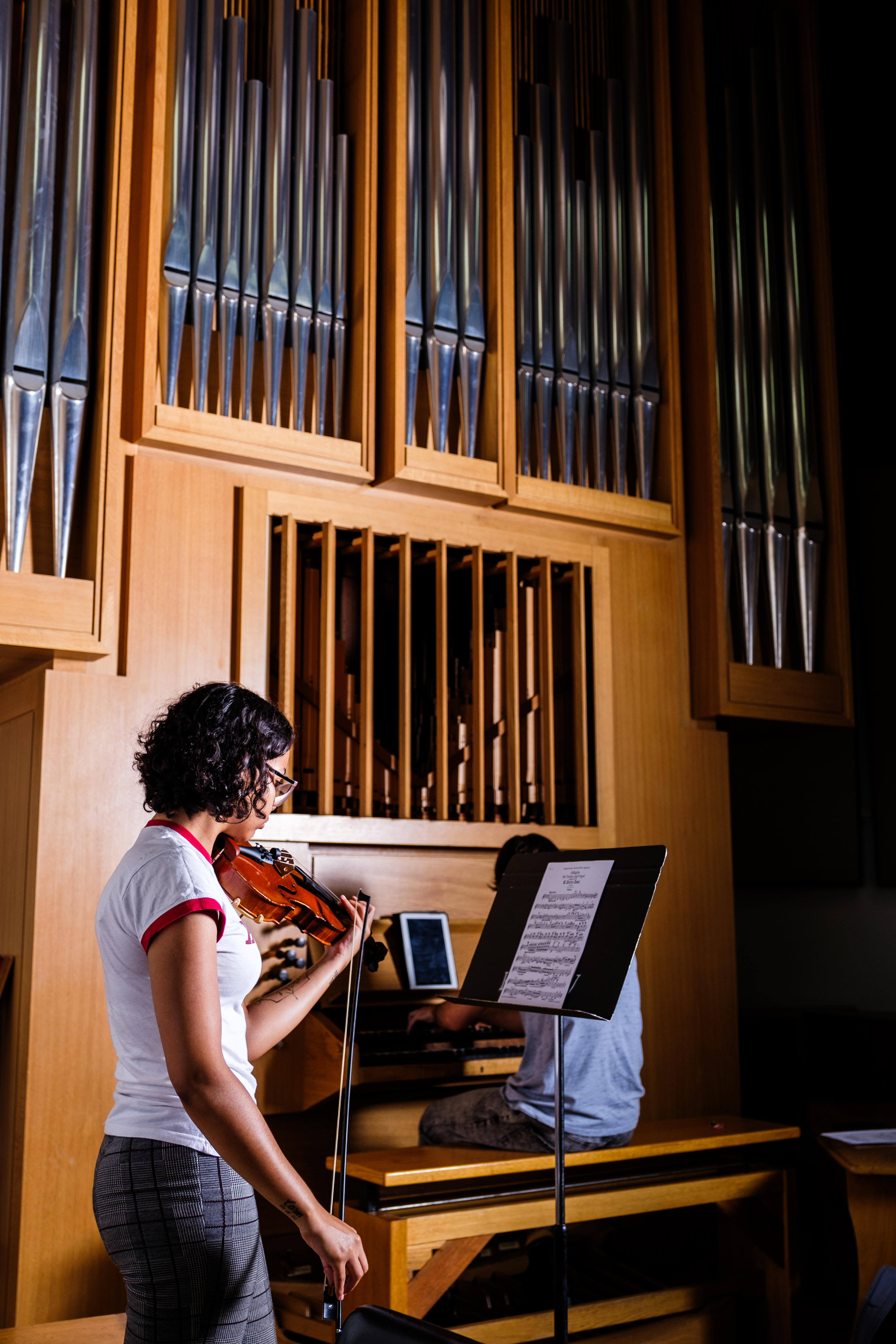 Musician playing an instrument_How to apply image for landing page