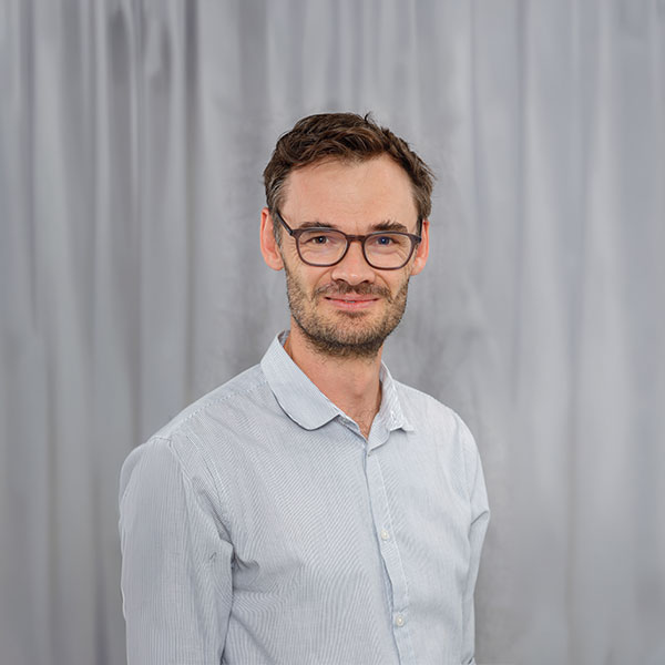 Prof Tobi Louw 