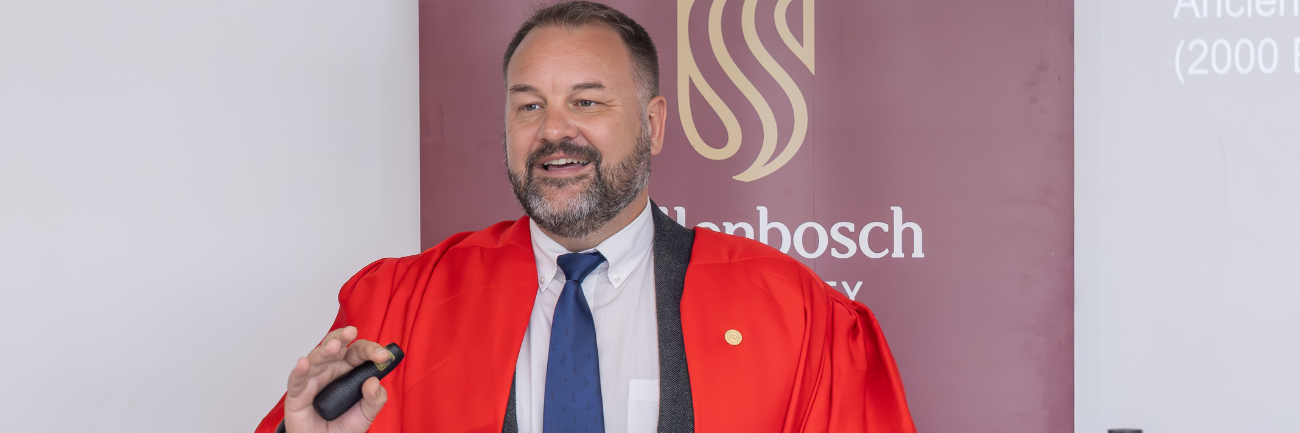 Prof Arnold Rix photographed while delivering his inaugural lecture at the Faculty of Engineering on the Stellenbosch campus.