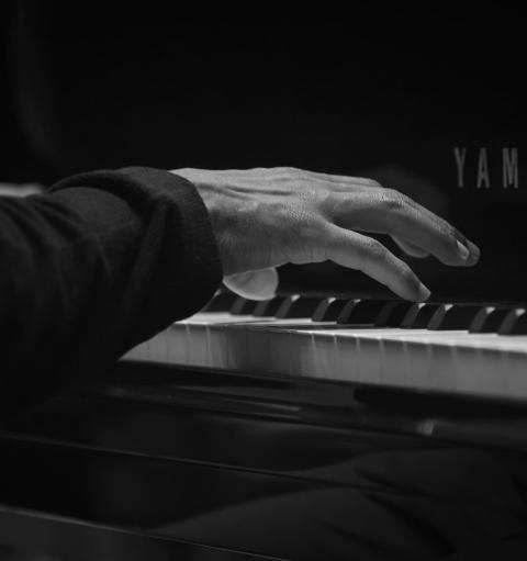 piano hand