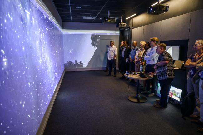 A demonstration in the Immersive Technology Lab at SU's Library