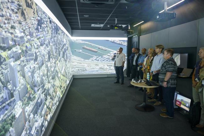 A demonstration in the Immersive Technology Lab at SU's Library