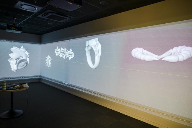 A demonstration in the Immersive Technology Lab at SU's Library