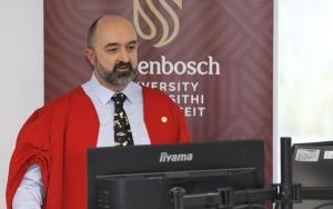 Prof Neill Goosen delivering his inaugural lecture
