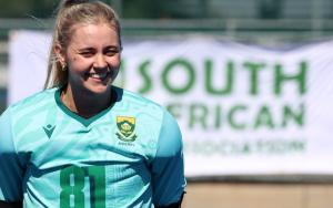 Jana-Mari Botha Balances Elite Hockey.jpg
