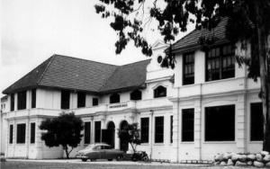 The-first-building-of-the-Faculty-of-Engineering-in-Victoria-Street-shrunk