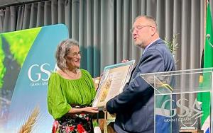Honorary Award from Grain SA for Prof Marena Manley.jpg