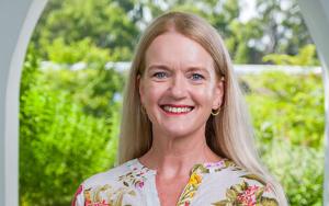 Dr Ronel Retief