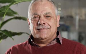 SUNCOM’s Hein Swanepoel honoured with Chancellor’s Award