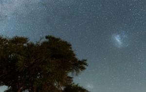 Researchers from Stellenbosch University’s (SU) CoCREATE Health Hub (a niche in the Division of Health Systems and Public Health) and the International Astronomical Union Office of Astronomy for Development (IAU OAD) are uncovering how stargazing experiences can reduce stress, improve mood, and strengthen social connection.