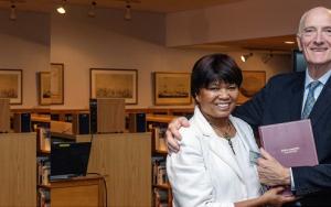 Cameron-versameling bekendgestel en gereed vir gebruik in US Biblioteek