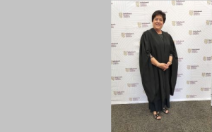 Die pilare agter die skerms van die Departement Ekonomie