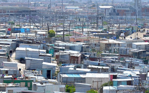 Die regering moet na inwoners luister wanneer dit informele nedersettings opknap