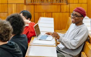 Inklusiewe onderrig help studente om akademies, sosiaal te floreer