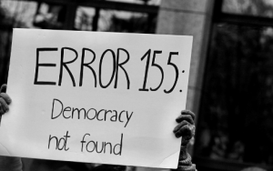 KAS skenk US boek oor demokrasie aan nege SA publieke universiteite