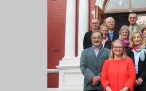 Kenners vra: Is wêrelddemokrasie in gevaar?