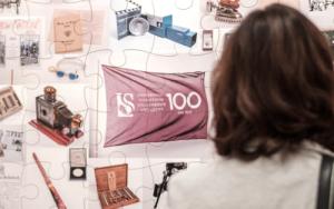 Kom en verken die US se 100 artefakte wat 'n 100 jaar verteenwoordig