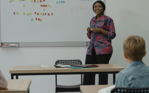 Multilingual education enhances cognitive development, academic achievement