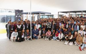 Nuwe groep Dell-jongleierstudente begin hul reis