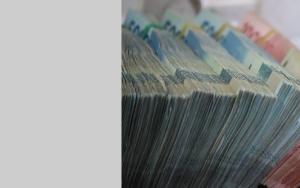 Pay gap between executives and employees increasing