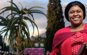 Triomf vir dr Khosa ná 'PhD-hindernisbaan'