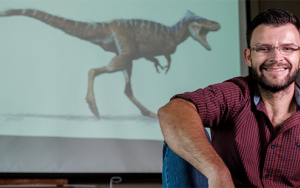 US sedimentoloog deel van span wat nuwe spesies dinosourus in Utah ontdek