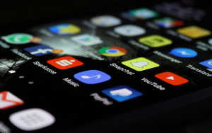 Wêreldverbruikersregdag: Verbruikers moet skepties bly oor kunsmatige intelligensie