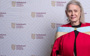 SU awards honorary doctorate to American economist