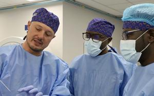 US bied internasionale meesterklas in niersteenchirurgie aan