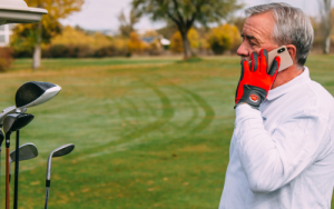 Work emails, calls on golf course worsen performance, study finds