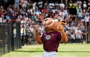 Pokkel. SU's mascot, welcomes new students to SU