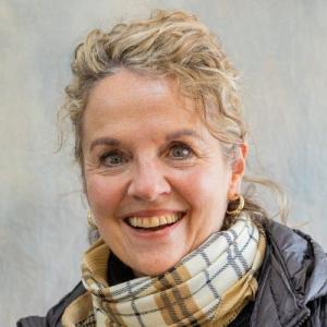 Clear picture of Dr Nicoline Herman against a grey background