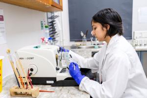 BSc student working on a LEICA microtome in the Department of Physiological Sciences