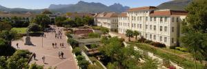 Dissiplinêre stappe oorweeg teen studente na werkersprotes