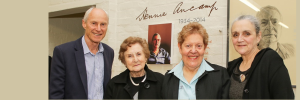 Hennie Aucamp-muurpaneel by WAT bekendgestel