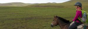 M-student trek te perd in Mongolië vir haar navorsing