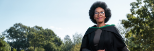 Siggestremde US-graduata weier dat teenspoed haar lewe versuur