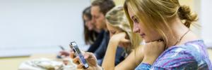 Slimfone lei studente se aandag af tydens lesings