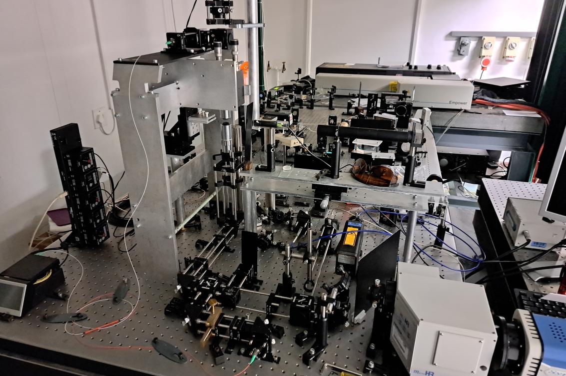 Experimental setup for optical trapping in a photonics lab in the Merensky Building, Department of Physics