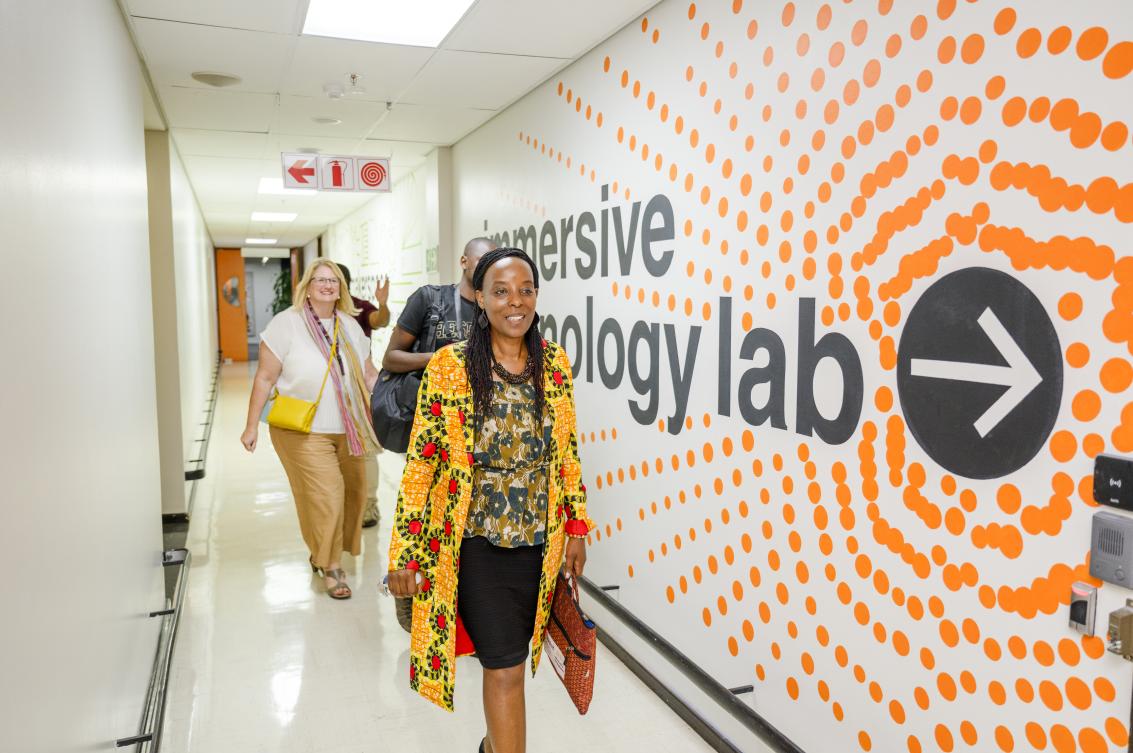 A demonstration in the Immersive Technology Lab at SU's Library
